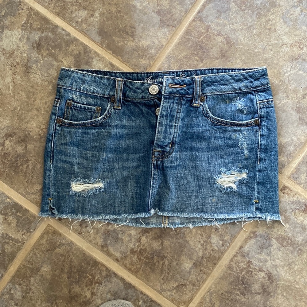 American Eagle distressed Jean mini skirt sz 2